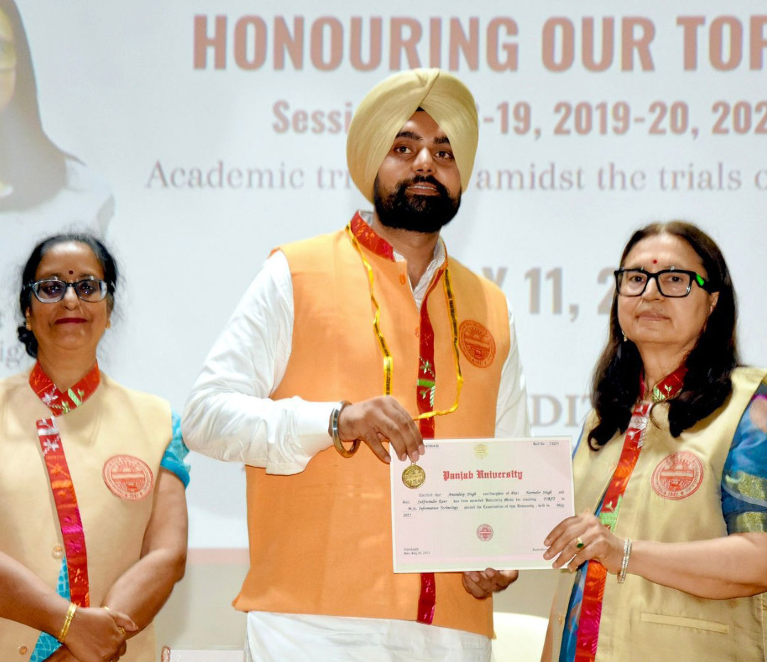 Student Amandeep Singh, who received the University Medal in MSc IT, was honored